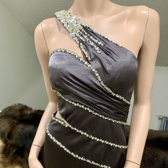 Chic & Sexy One Shoulder Beads & Sequins Gown - Picture 4 of 16